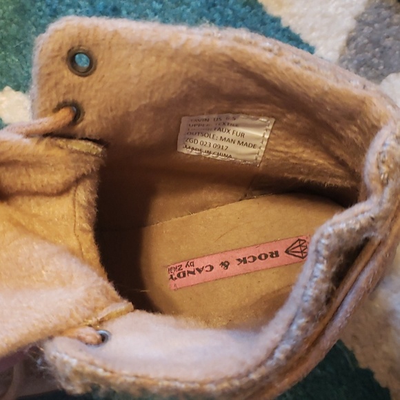 Small boots - Picture 5 of 8